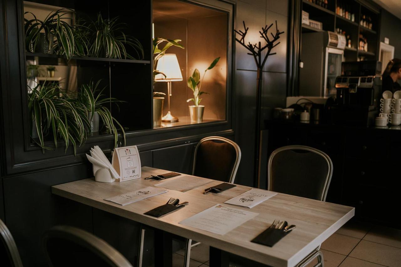 花园酒店 Oleśnica 外观 照片
